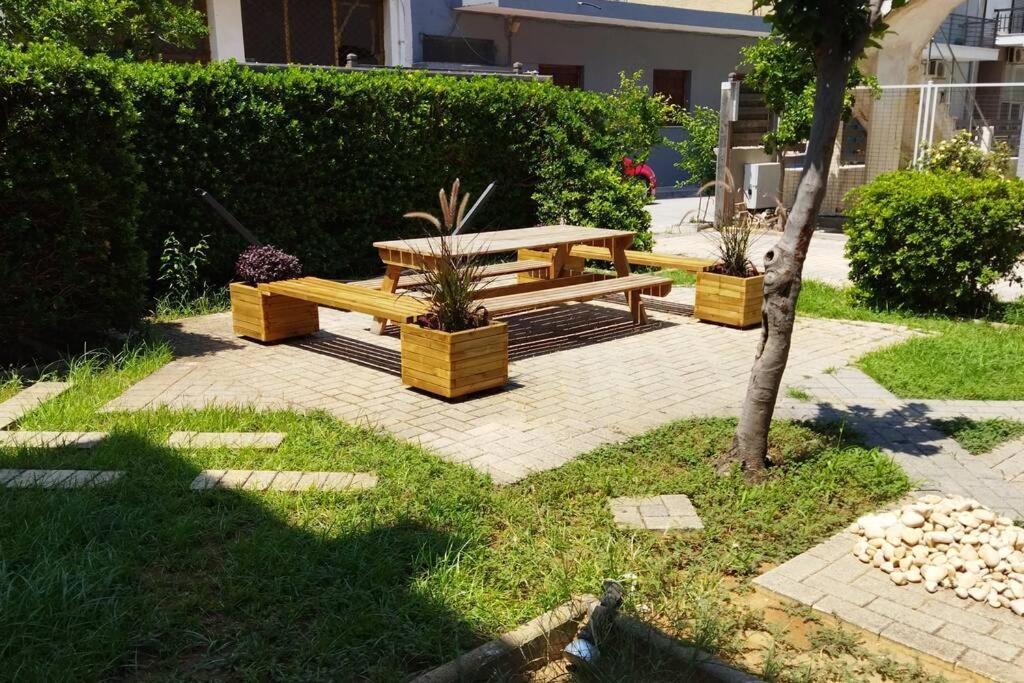 Μονοκατοικία Με Κήπο Στη Θάλασσα. Korinth Exterior foto